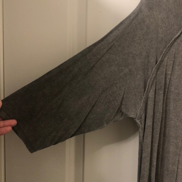 Grey tunic. Ruffled bottom - Picture 3 of 3